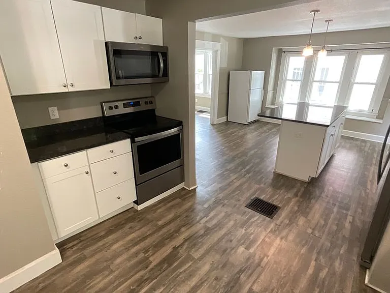 407 N Dunn St — Photo 9