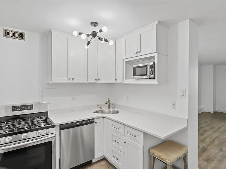 1250 4th St SW #710W — Photo 7