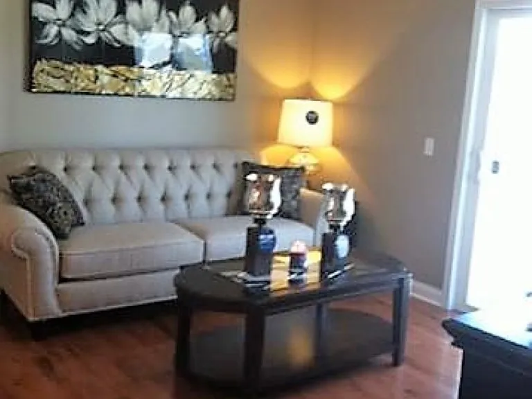 9 Hidden Park Dr #4 — Photo 2