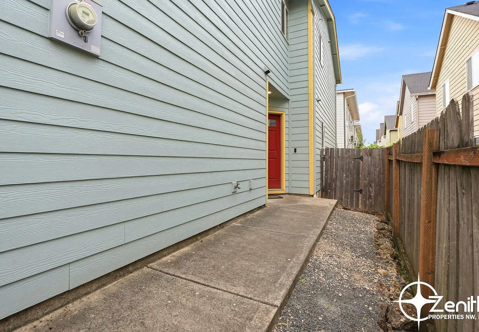 3 bed, 2.0 bath, 1556 sqft, $2,400 — Photo 4