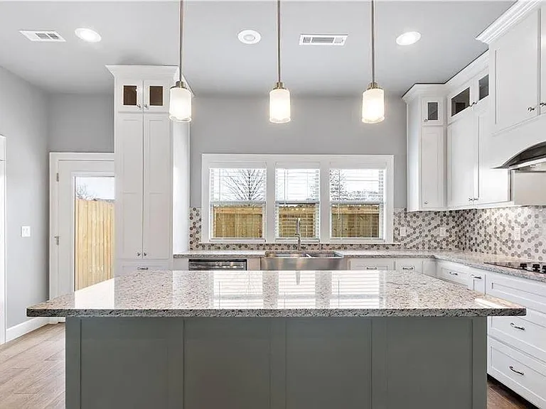 404 NW Retreat Ln — Photo 6