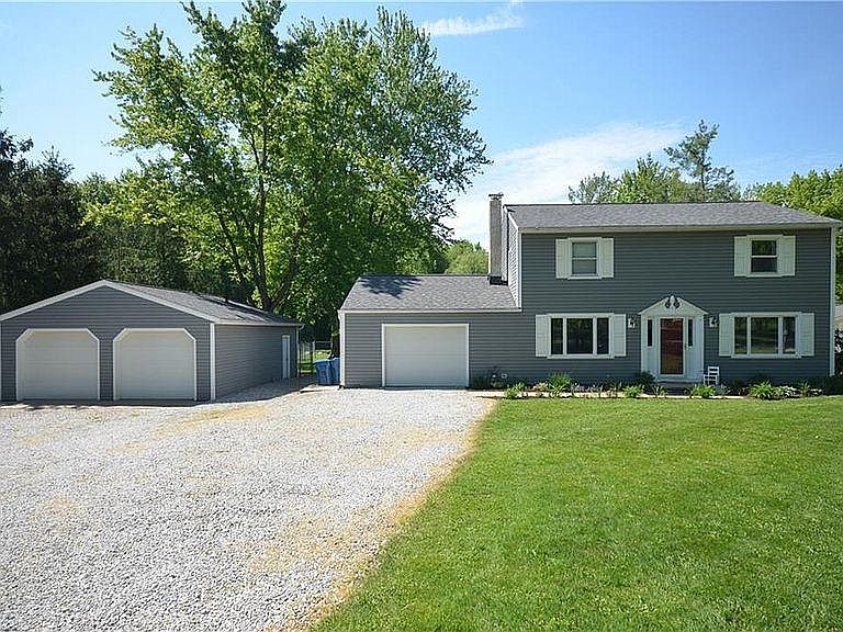 2824 Kendall - 1.2 Acres of quite and peaceful enjoyment.