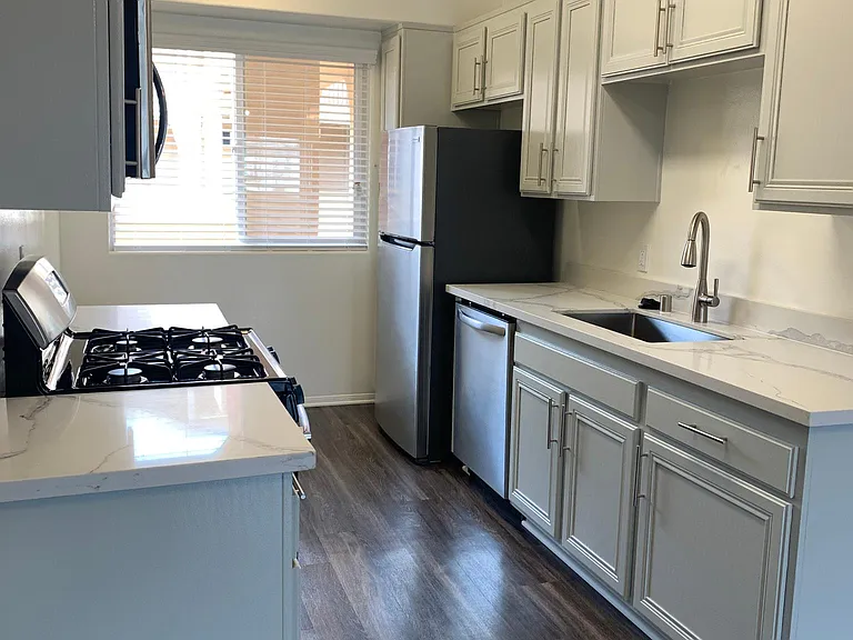 Vinton Court Apartments — Photo 28