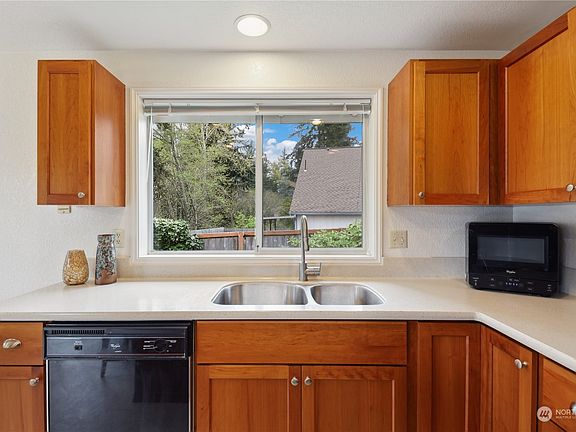 2nd image of 12430 132nd Avenue E