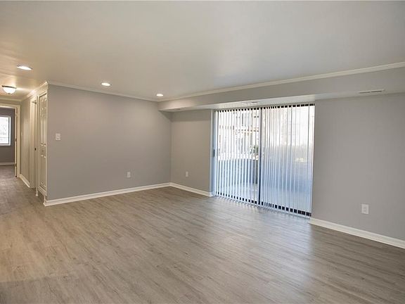 4th image of 9520 Cove Dr Unit C14