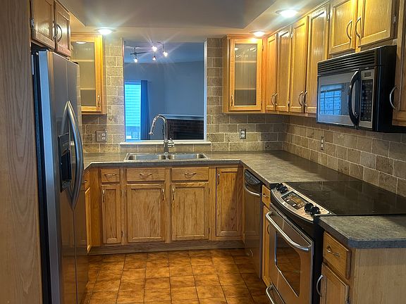 4th image of 395 Alexander St APT 12