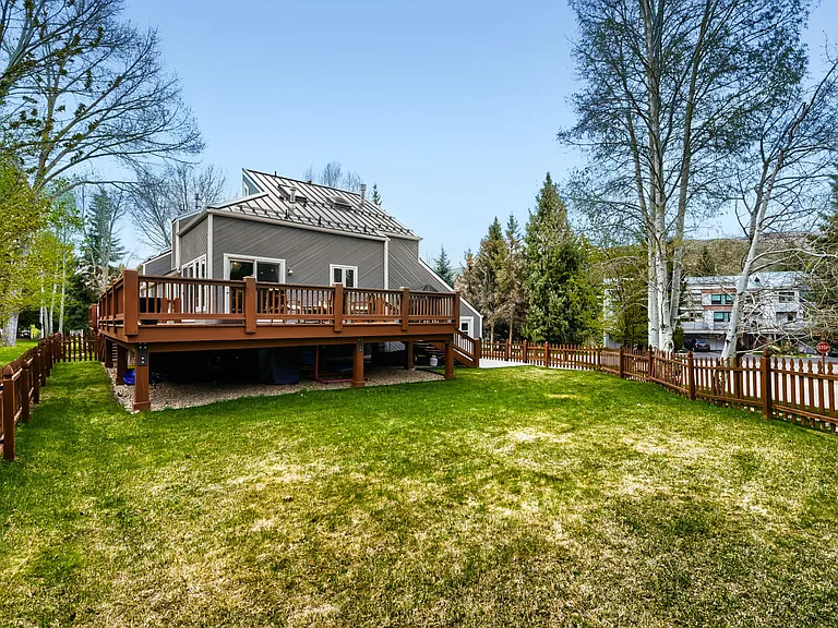 690 Deer Blvd E — Photo 15