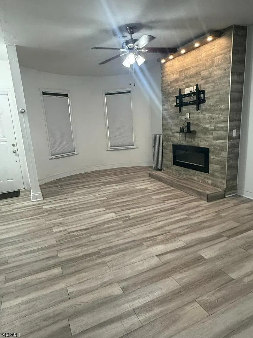 3 bed, 1.0 bath, $2,400 — Photo 2