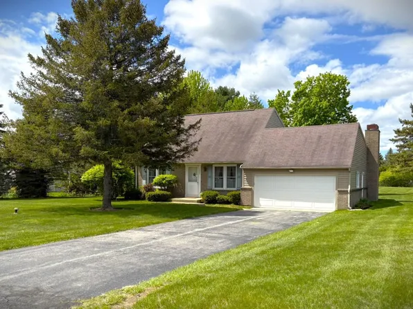 425 Alice Ln, Traverse City, MI 49685