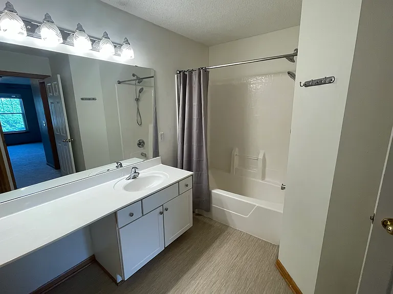 1725 Countryside Dr — Photo 3