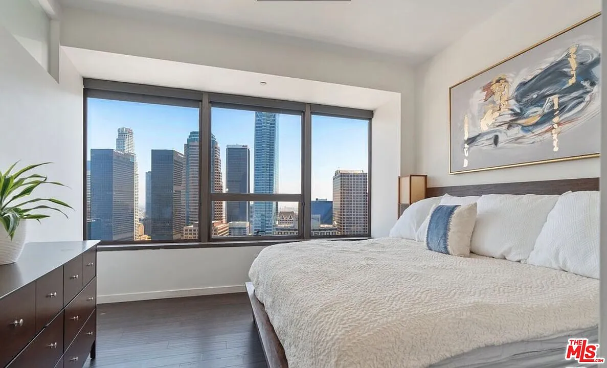 2 bed, 2.0 bath, 1423 sqft, $5,100 — Photo 4