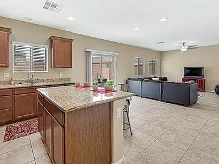 9122 Island Wolf Ave — Photo 11