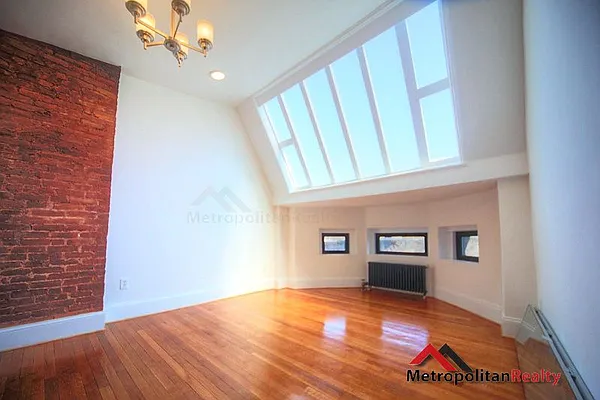 Rented by Metropolitan Realty | media 4