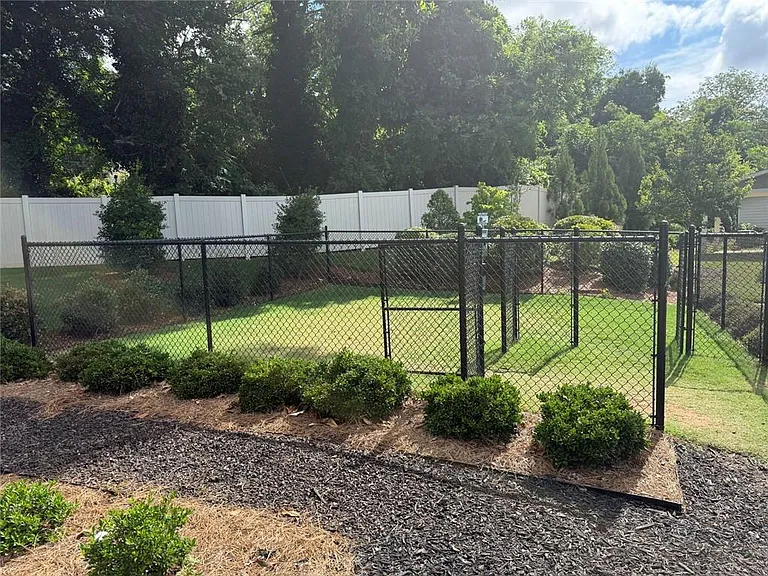 663 Castleberry Ave — Photo 33