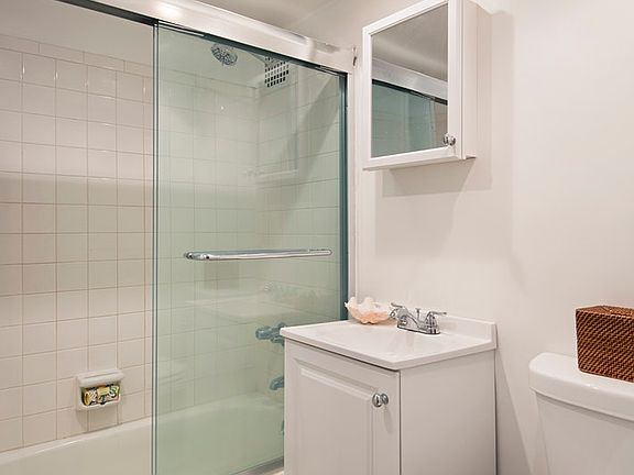 4th image of 18 E 63rd St APT 7