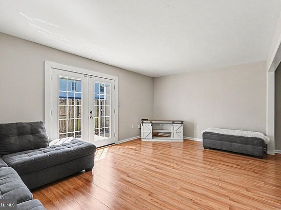 3rd image of 137 W Vine St