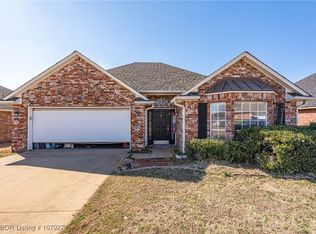 7114 Red Pine Dr, Fort Smith, AR 72916