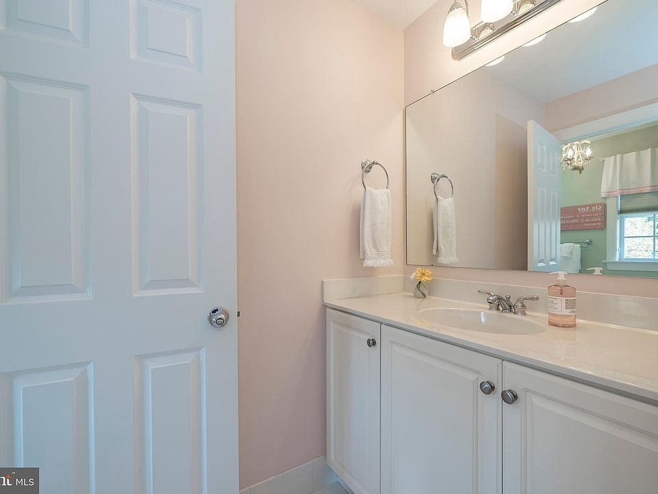 1st image of 136 Forest Dr