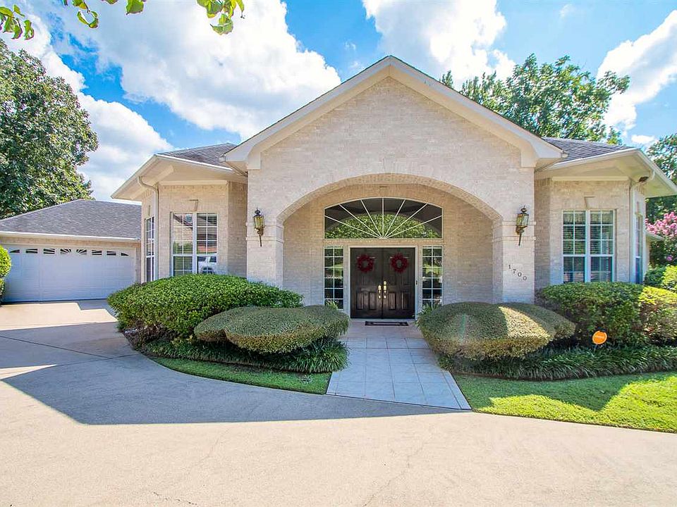 1st image of 1700 Oakmont Cir