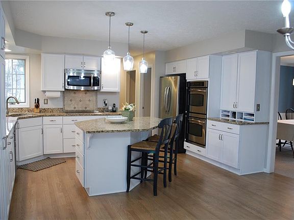 3rd image of 69 Waterford Dr
