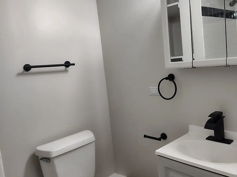2955 N Spaulding Ave #2F — Photo 6