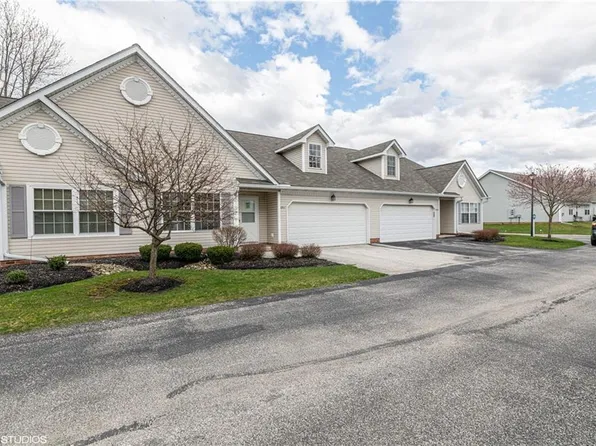 6511 Bayside Dr #17, Madison, OH 44057