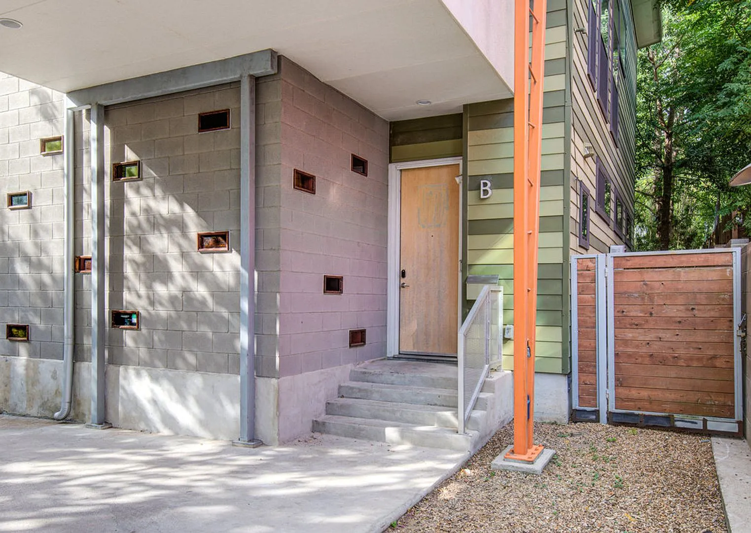 One Month Free Rent! Contemporary Stand Alone Condo With Private Hot Tub - Walkable To Downtown! — Photo 1
