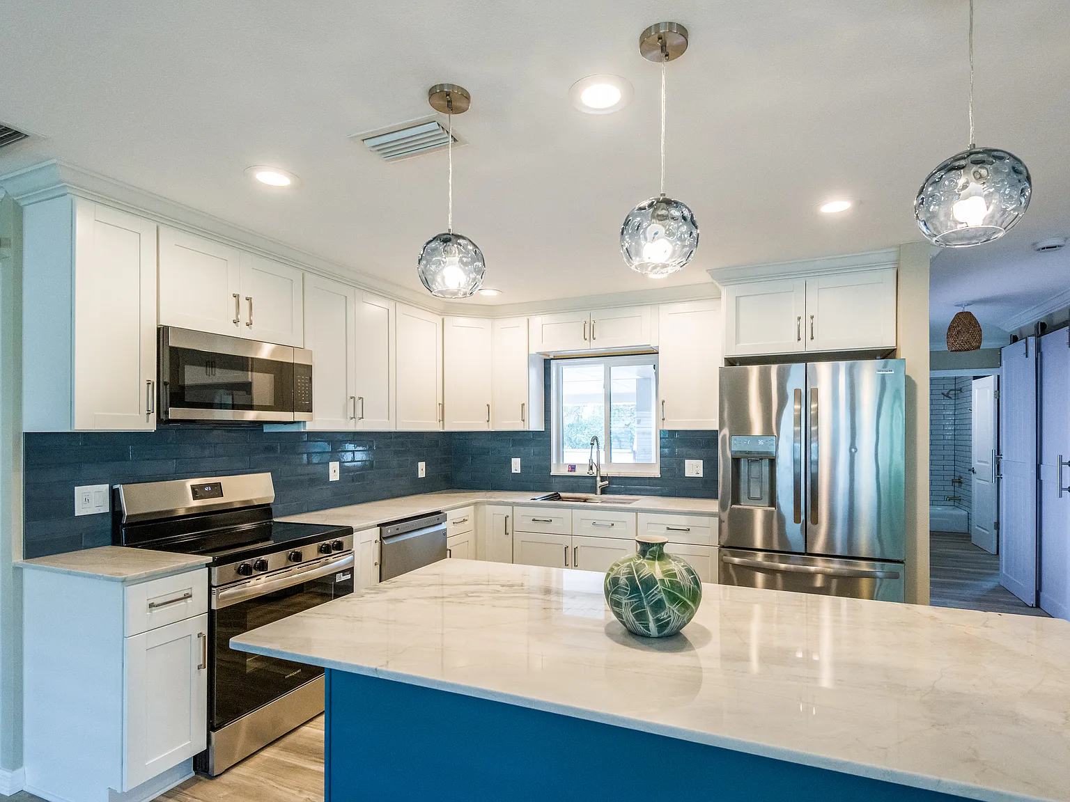 2 bed, 1248 sqft, $4,200 — Photo 3