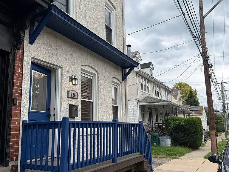 726 E Hector St — Photo 2
