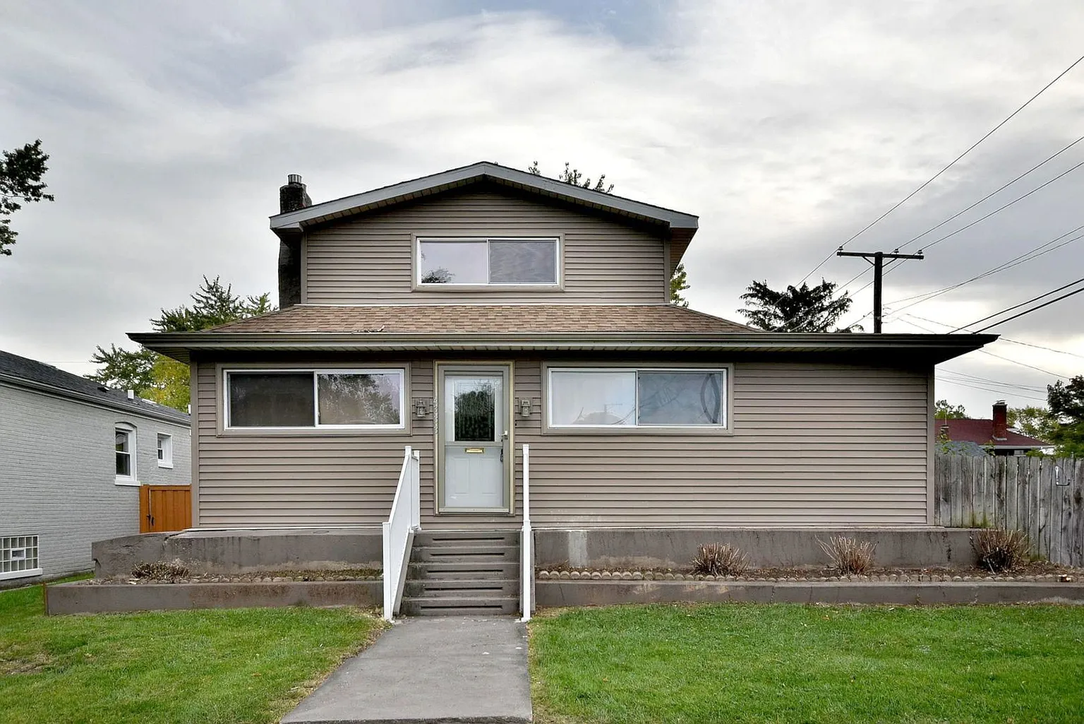 4333 Blanchan Ave photo 1
