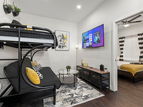 5th image of 720 Queenstown Ct #1/2