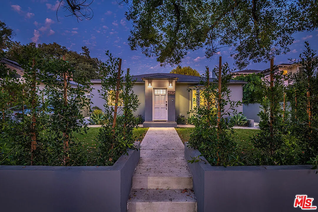 1 bed, 1.0 bath, 2961 sqft, $1,400 — Photo 1