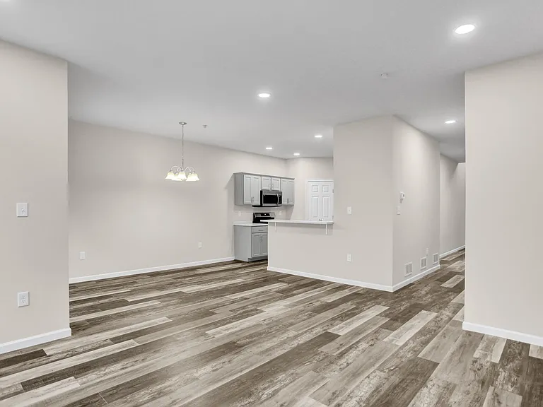 62 Helene Ct — Photo 8