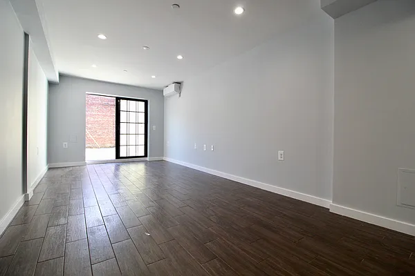 Rented by New York Realty Minimax Inc | media 8