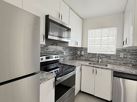 4th image of 2042 NE 167th St