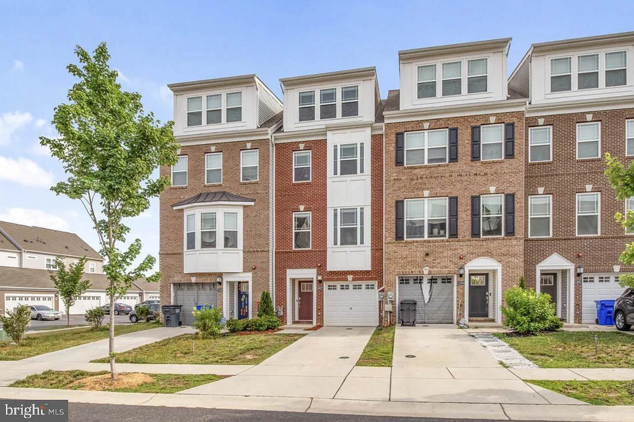 3 bed, 5.0 bath, 2496 sqft, $3,400 — Photo 1