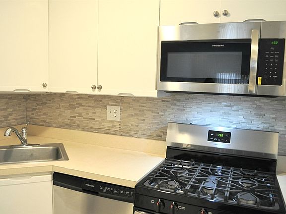 4th image of 135-08 82nd Ave #603