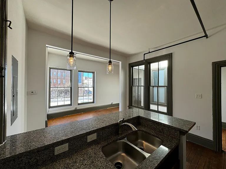 1100 Hull Street Apartments — Photo 8
