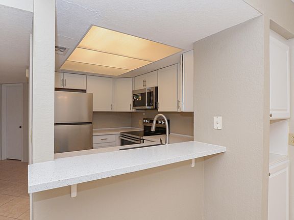 5th image of 1500 SE Royal Green Circle #106