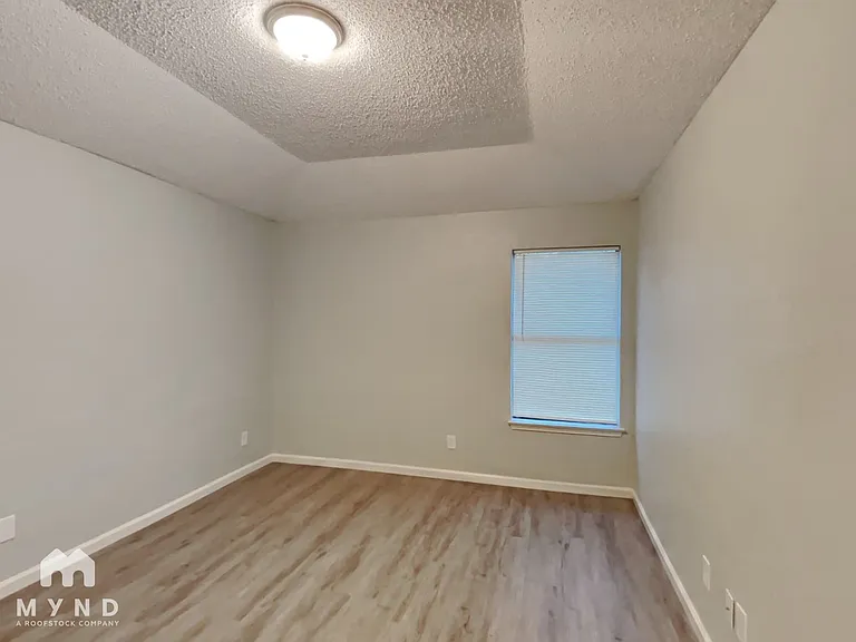 5208 Rowcrop Dr — Photo 13