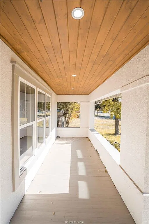 4 bed, 2405 sqft, $2,995 — Photo 4