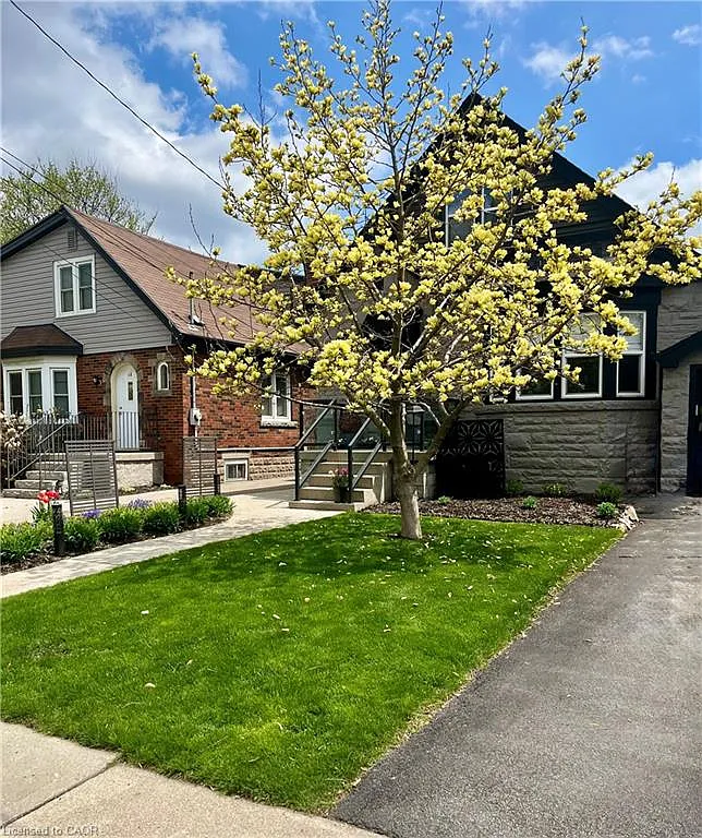 17 Gary Ave photo 1