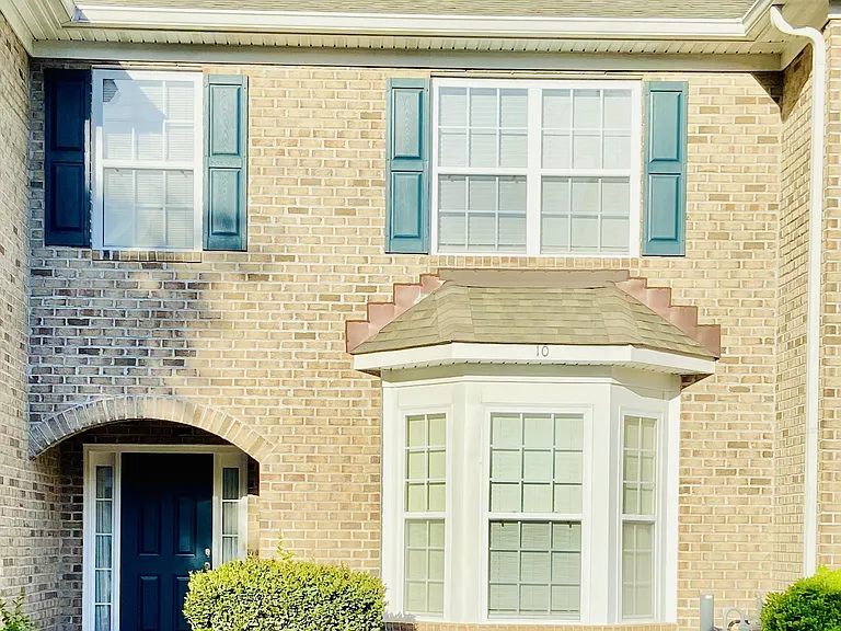 10 Rutland Dr — Photo 1