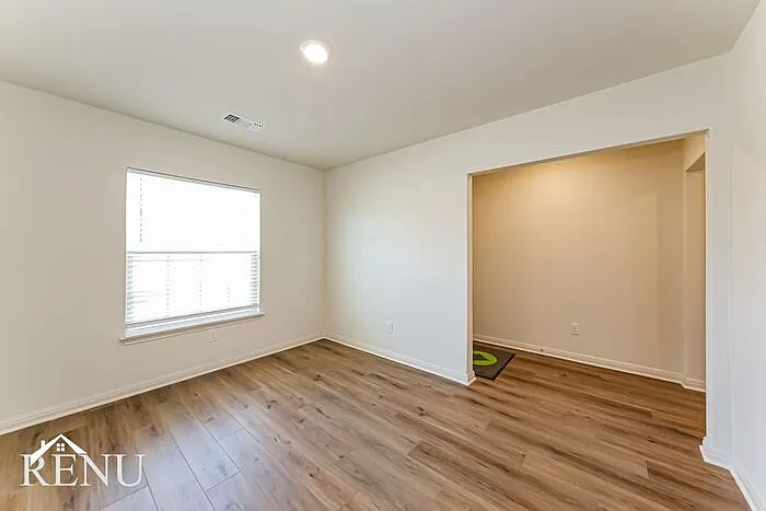 305 Silvercrest Ln — Photo 9