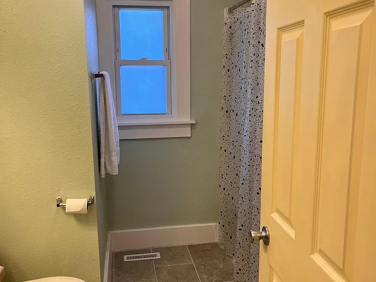 2404 York St — Photo 6
