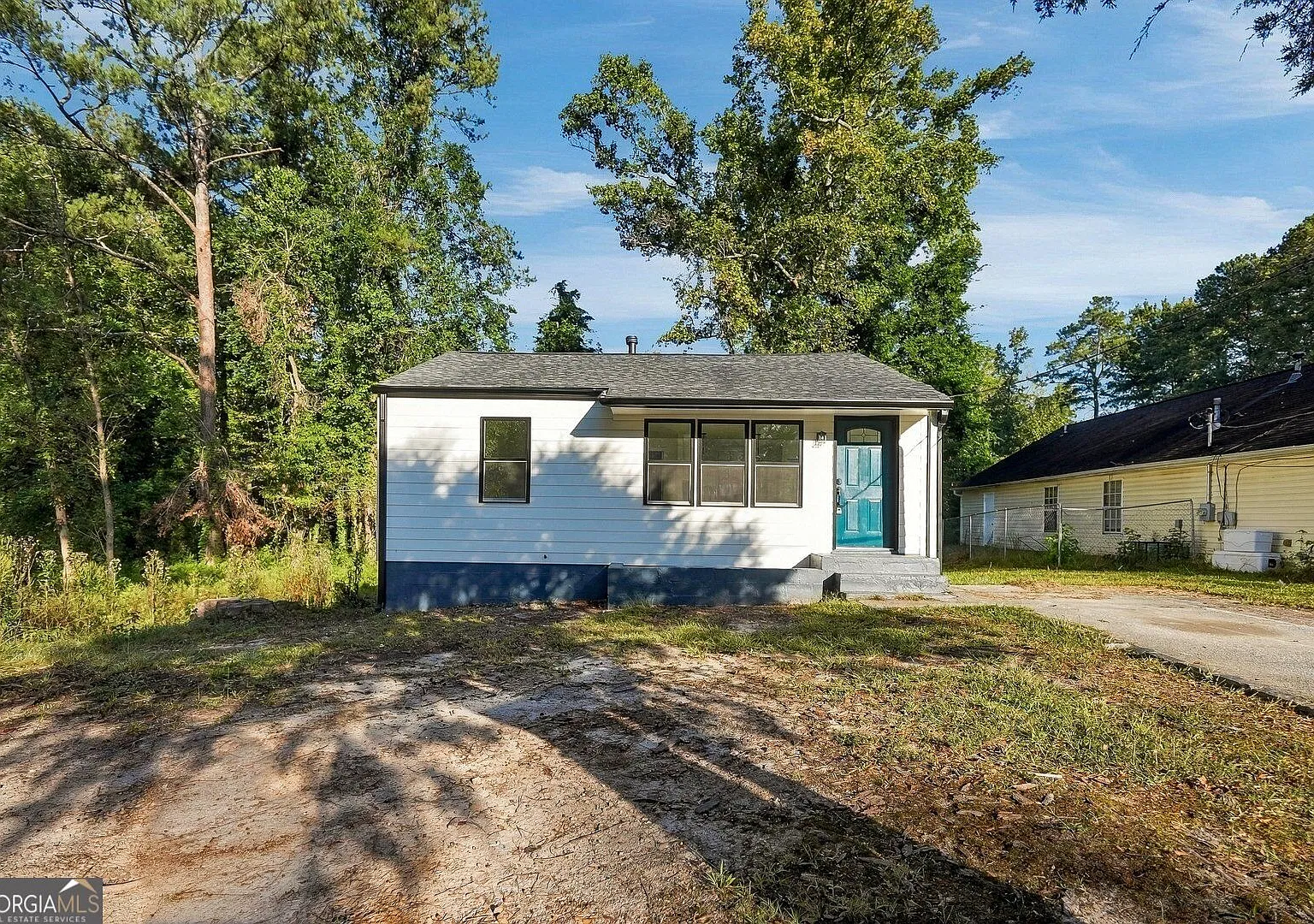2 bed, 1.0 bath, 696 sqft, $1,600 — Photo 2
