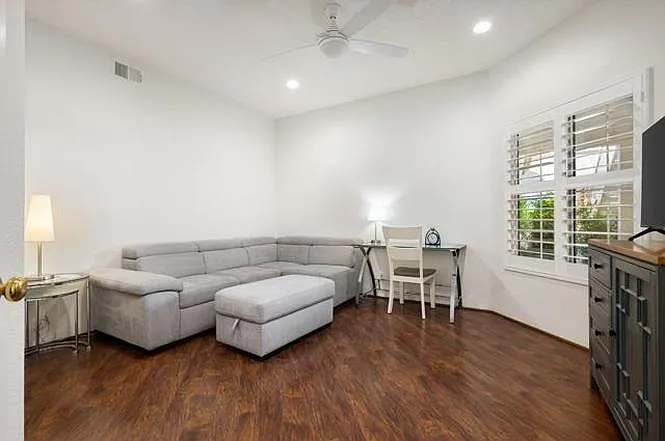 270 Vista Royale Cir E — Photo 9
