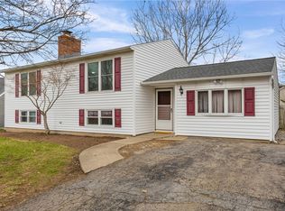 1753 Maplewood Dr, Farmington, NY 14425