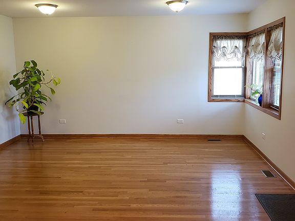2nd image of 3916 Saint Paul Ave