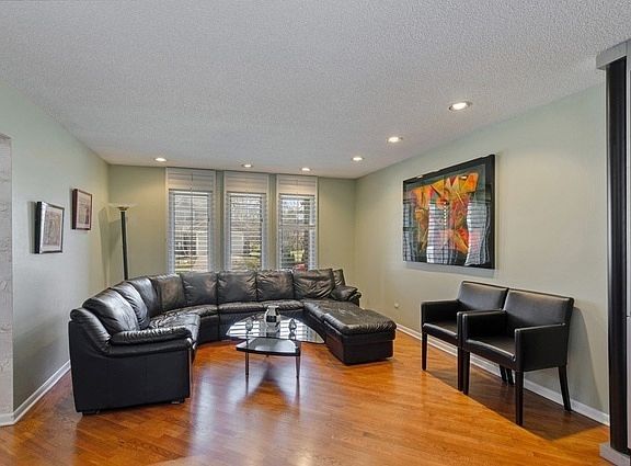 3rd image of 266 Trailwood Ln
